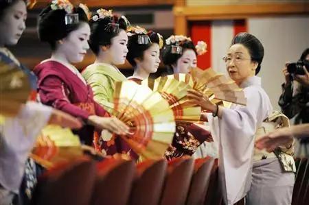 日本国宝级“花魁”,美到女王都吃醋!