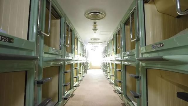 日本胶囊酒店备受年轻游客青睐,但醉酒人士和有纹身者禁止入内!