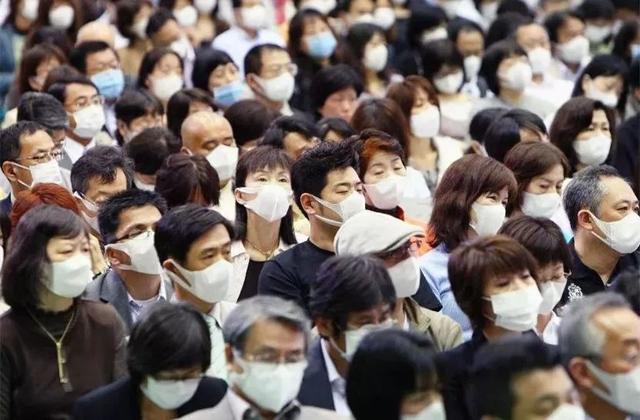 终于知道日本人爱戴口罩的原因!樱花妹们戴口罩的前后对比照真相了……