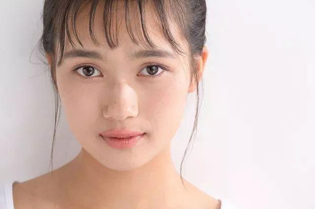 这位摘得日本“最强美颜”称号的17岁少女,到底是什么来头!