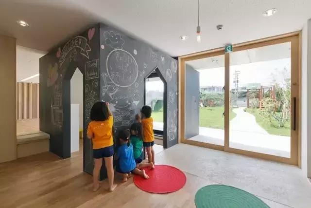 看日本对幼儿的教育,才知道我们的孩子是如何被教“傻”的!