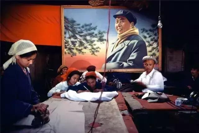 日本摄影师用20万张底片,记录了80年代中国最有情味的瞬间