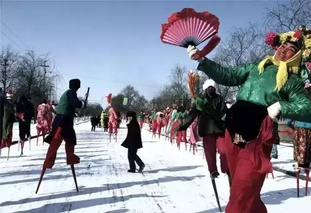 日本摄影师用20万张底片,记录了80年代中国最有情味的瞬间