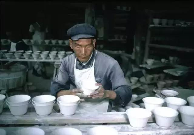 日本摄影师用20万张底片,记录了80年代中国最有情味的瞬间