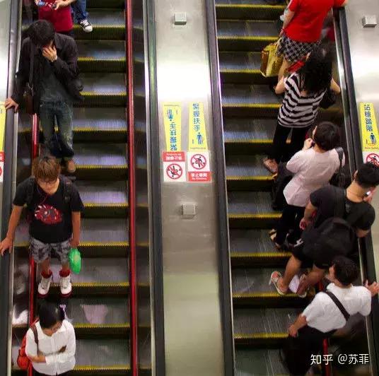 风水轮流转,日本彻底废除扶梯左立右行
