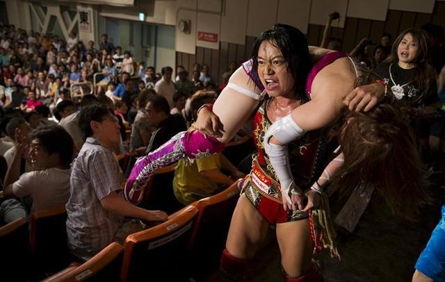日本女孩子真的那么“听话”吗?网友:有钱真好!