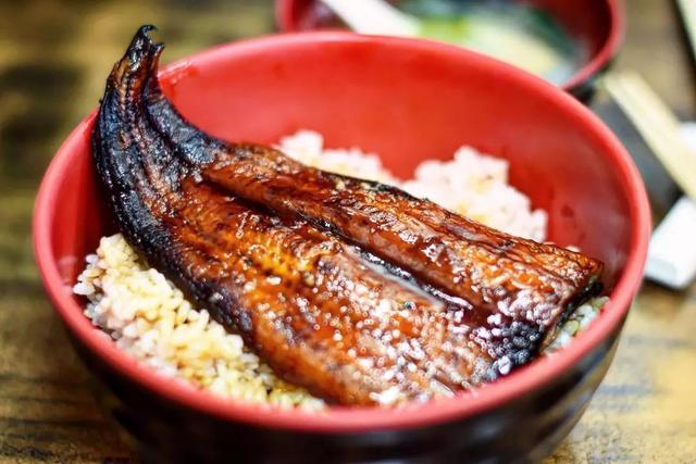日本人为什么对鳗鱼饭情有独钟?