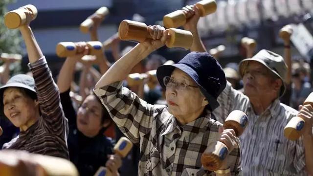 都是低欲望,日本人充实,而中国人只剩下焦虑