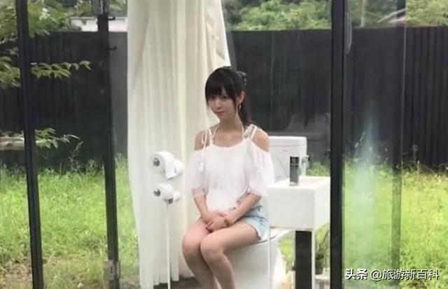 日本设计出全透明玻璃公共厕所,专为女性设计,让人大开眼界!