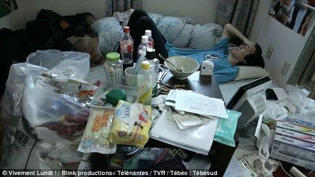 大量日本男生不愿出门,却把小姐姐租到家里来……