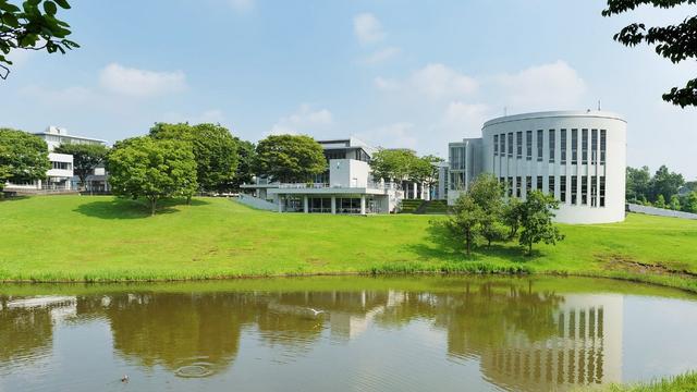 日本2所顶尖私立大学,高昂的学费下,为什么学生还比东京大学多
