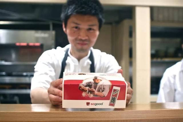 33岁就拿下米其林二星，喜欢搞怪的他是被世界认可的日本第一厨师