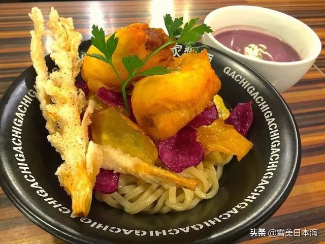日本大叔把拉面做成米其林,抹茶味惹人爱,贝克汉姆都称赞连连