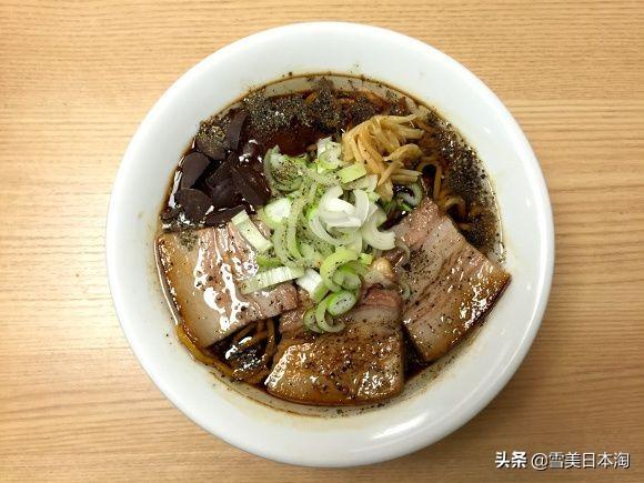 日本大叔把拉面做成米其林,抹茶味惹人爱,贝克汉姆都称赞连连