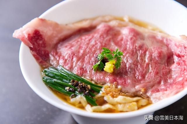 日本大叔把拉面做成米其林,抹茶味惹人爱,贝克汉姆都称赞连连