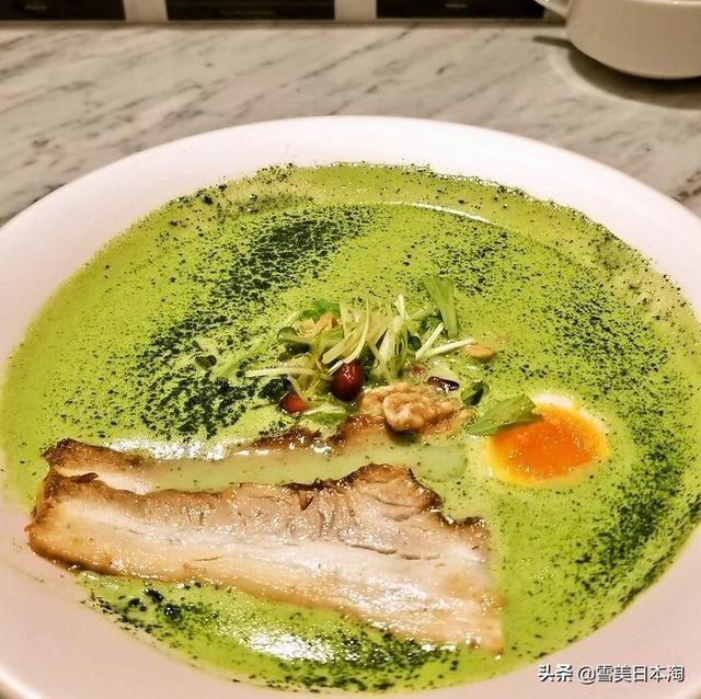 日本大叔把拉面做成米其林,抹茶味惹人爱,贝克汉姆都称赞连连