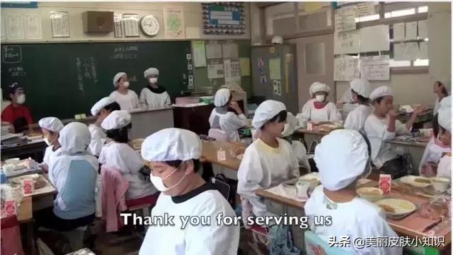 日本小学10元钱的午餐,竟引来1300余万人观看,让人深思...