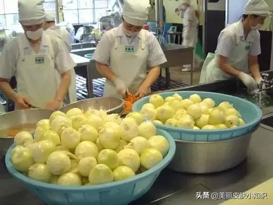 日本小学10元钱的午餐,竟引来1300余万人观看,让人深思...