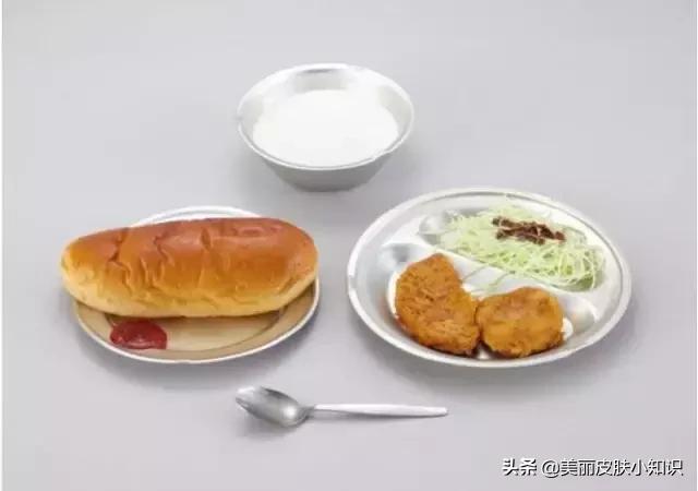 日本小学10元钱的午餐,竟引来1300余万人观看,让人深思...
