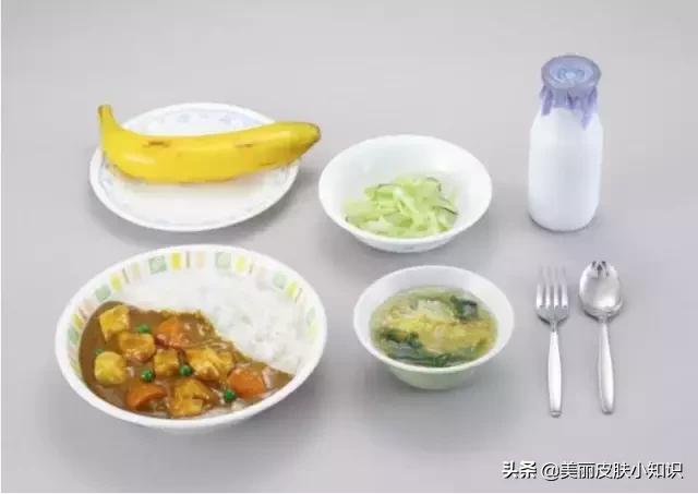 日本小学10元钱的午餐,竟引来1300余万人观看,让人深思...