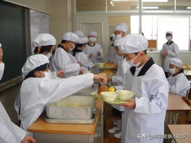 日本小学10元钱的午餐,竟引来1300余万人观看,让人深思...