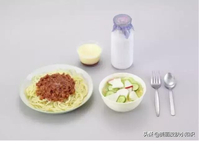 日本小学10元钱的午餐,竟引来1300余万人观看,让人深思...