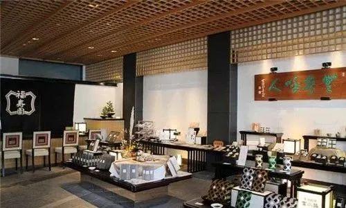 变态”的日本零售,用一整栋楼来卖茶