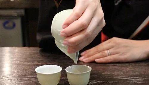 变态”的日本零售,用一整栋楼来卖茶