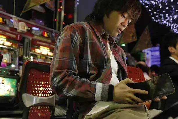 揭露日本高利贷:10天5成利息,无边无际的欲望,女性结局很惨