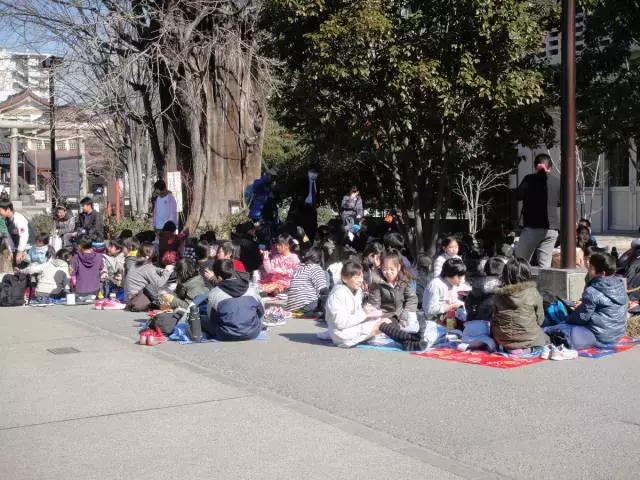 当在日华人开车撞到日本老太太后,他会面临什么...