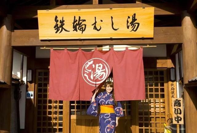 10月日本红叶季,最适合散步的十条温泉街