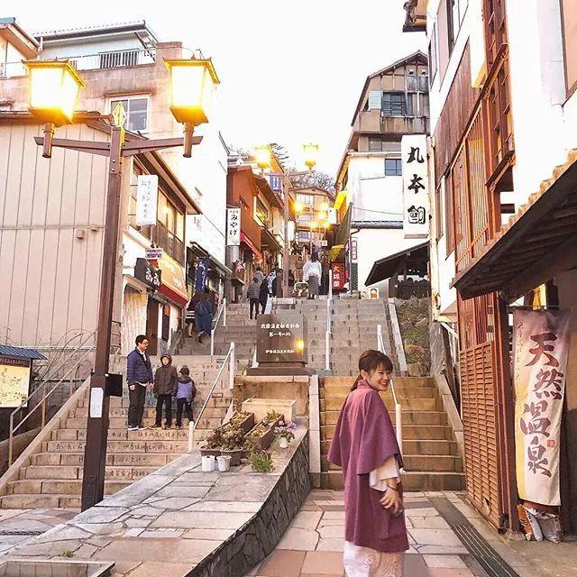 10月日本红叶季,最适合散步的十条温泉街