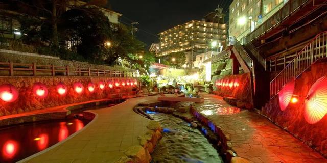 10月日本红叶季,最适合散步的十条温泉街
