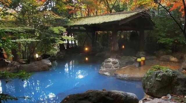 10月日本红叶季,最适合散步的十条温泉街