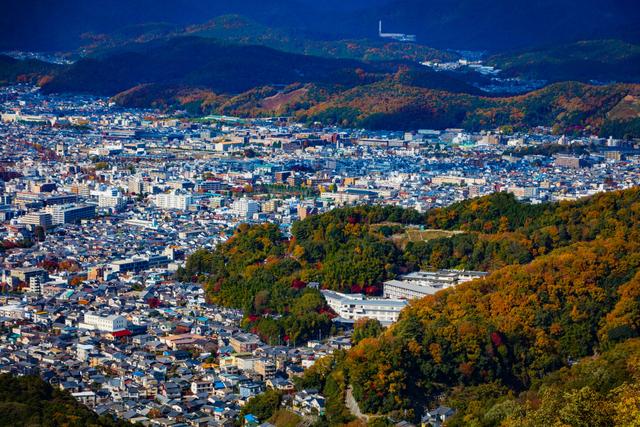 日本的自动扶梯文化:站在左边还是右边是个大问题
