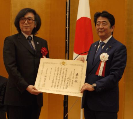 他倾尽一生研究机器人,现在是日本大富豪