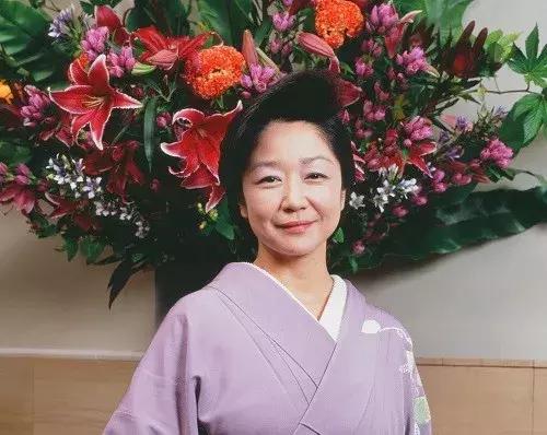 制霸银座的女人:日本第一的妈妈桑,世界名校毕业