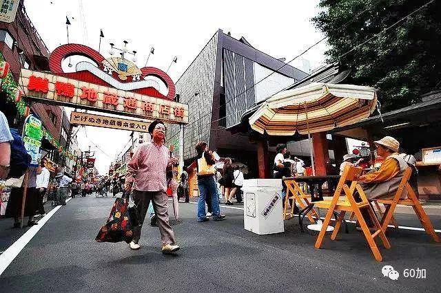 每年800万游客 日本巢鸭街缘何成为老年人的购物天堂?