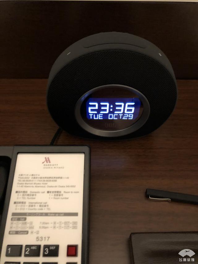 中国小伙入住日本最高的五星酒店,对比来看,这服务态度不得不服