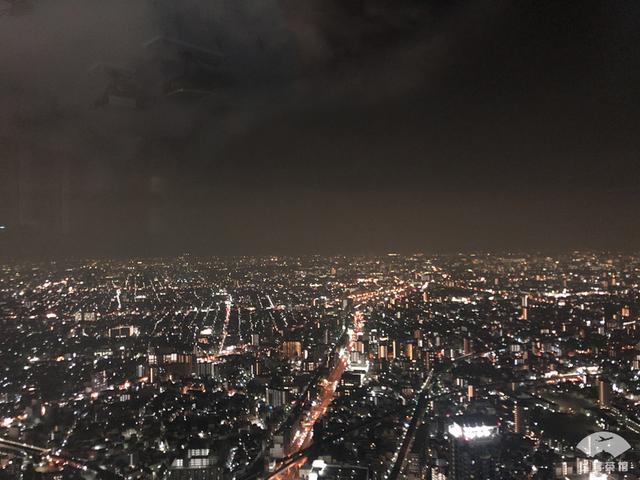 中国小伙入住日本最高的五星酒店,对比来看,这服务态度不得不服