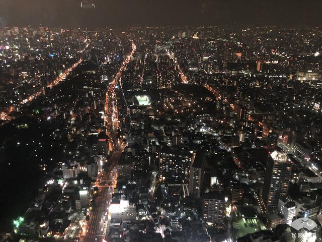 中国小伙入住日本最高的五星酒店,对比来看,这服务态度不得不服
