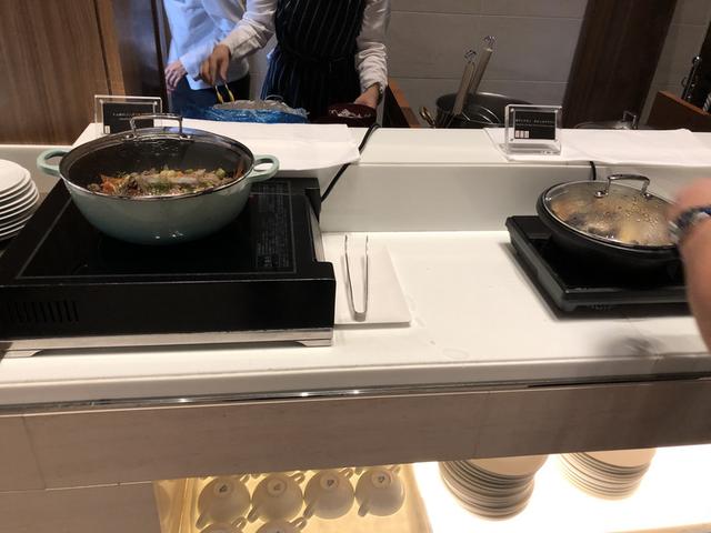 中国小伙入住日本最高的五星酒店,对比来看,这服务态度不得不服