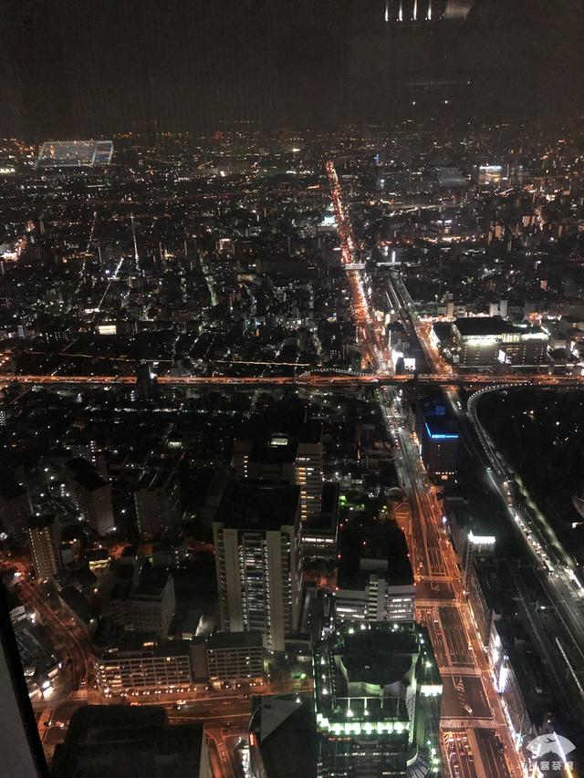 中国小伙入住日本最高的五星酒店,对比来看,这服务态度不得不服