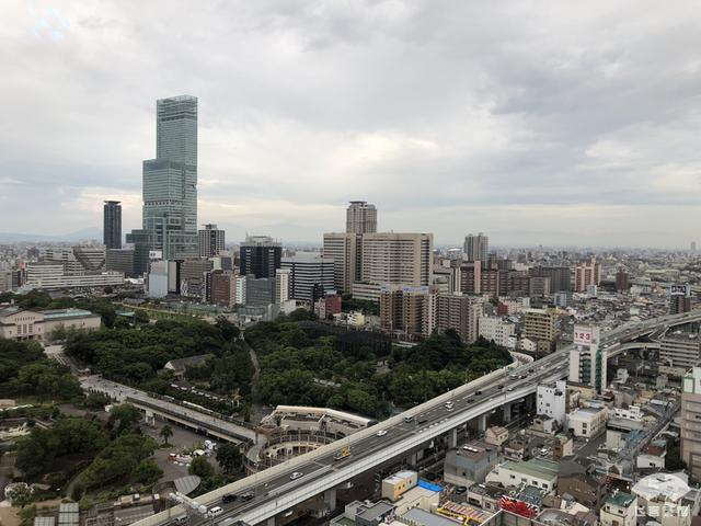 中国小伙入住日本最高的五星酒店,对比来看,这服务态度不得不服