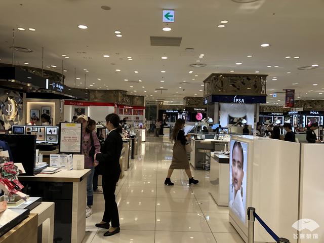 中国小伙入住日本最高的五星酒店,对比来看,这服务态度不得不服