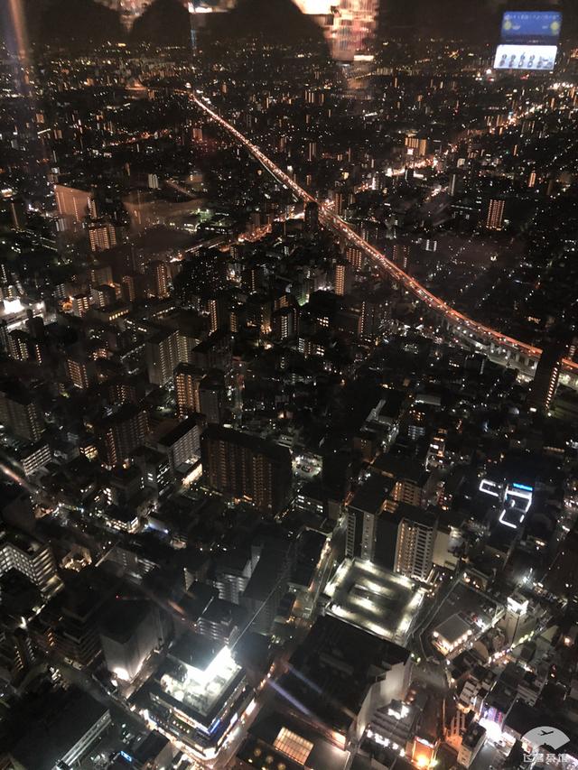 中国小伙入住日本最高的五星酒店,对比来看,这服务态度不得不服