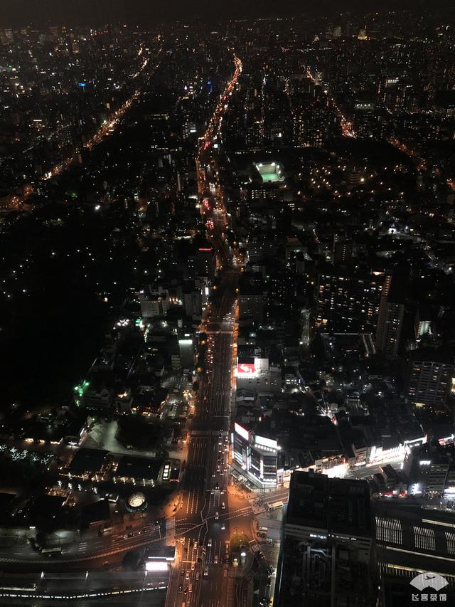 中国小伙入住日本最高的五星酒店,对比来看,这服务态度不得不服