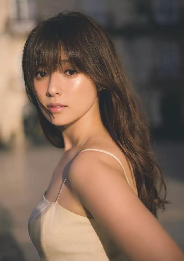 日本女性评选“有理想身材的女星”,大长腿菜菜绪连续4年第一