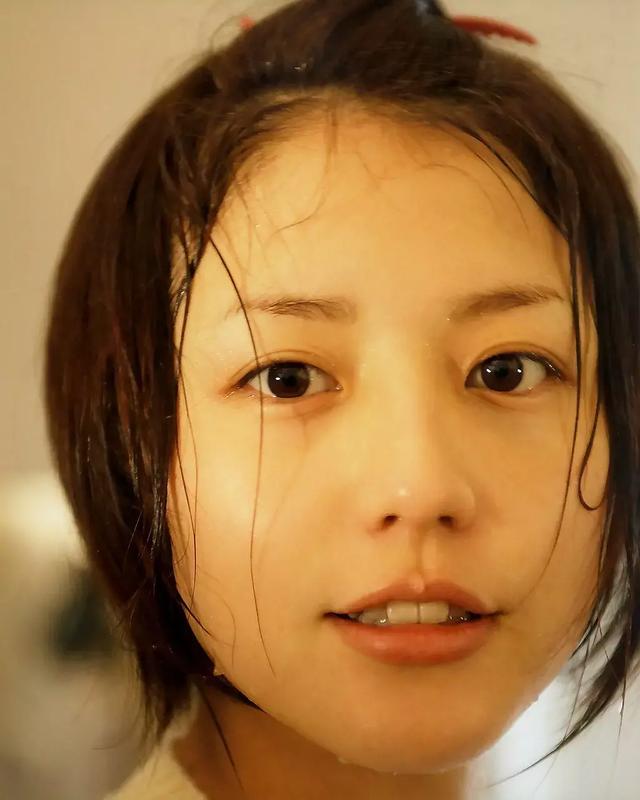 挤走新垣结衣,登顶日本最美,可长成这样,为啥号称日版杨幂?