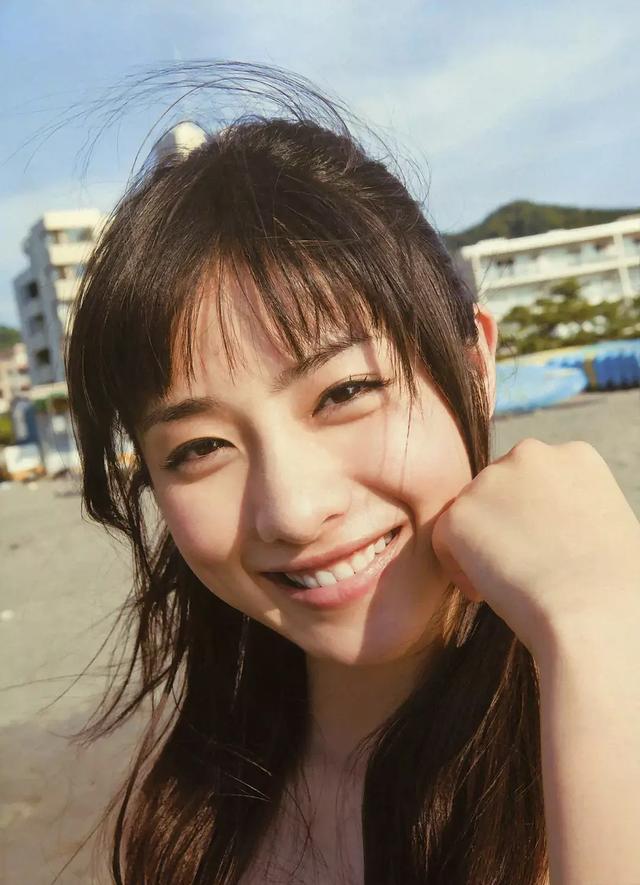 挤走新垣结衣,登顶日本最美,可长成这样,为啥号称日版杨幂?